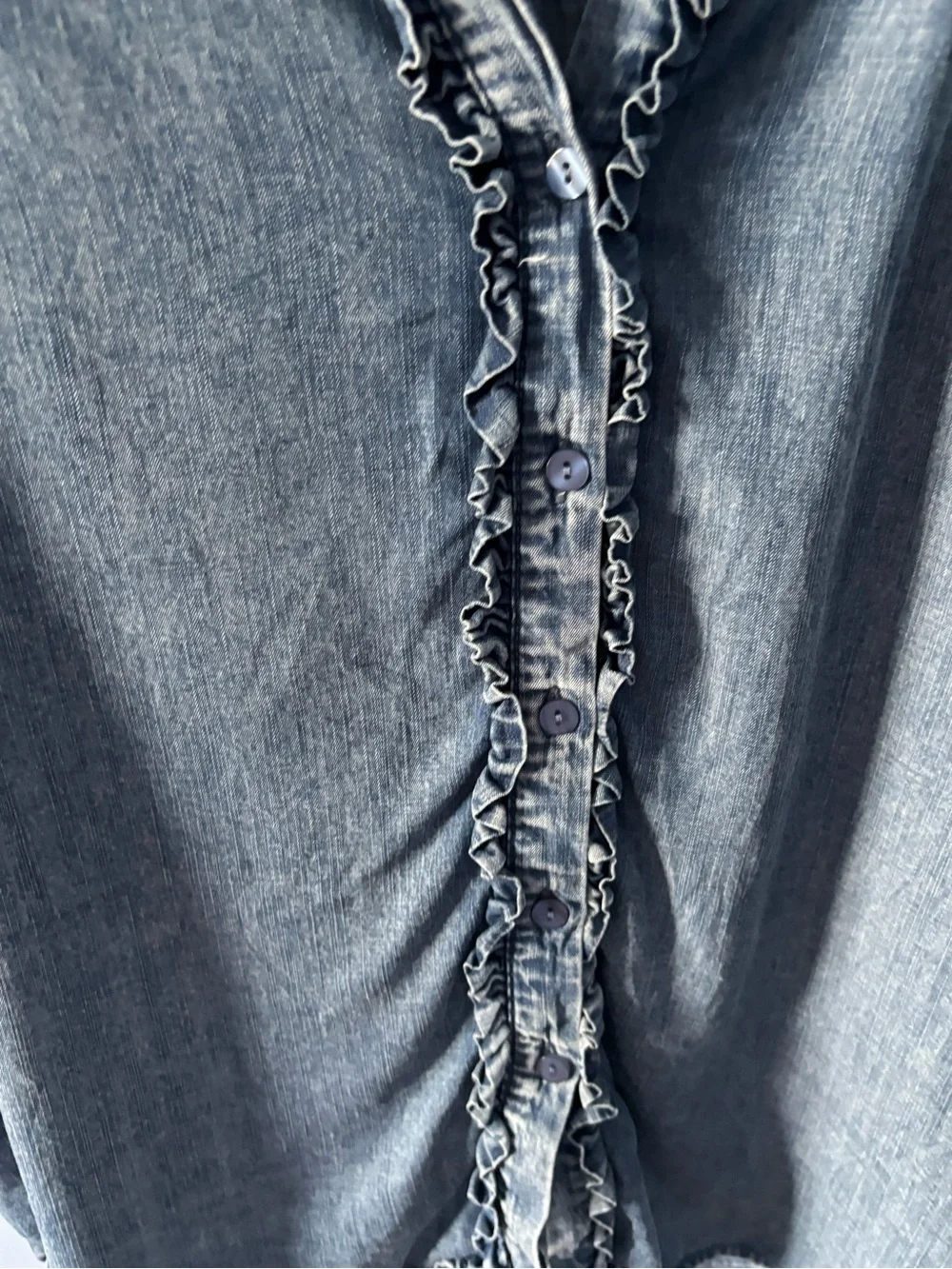 Jane + Delancey Ruffled Denim Chambray Button-Front V-Neck Top Size L Lyocell - Picture 6 of 9